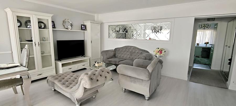 Apartament cu 3 camere decomandat în Piața Centrală