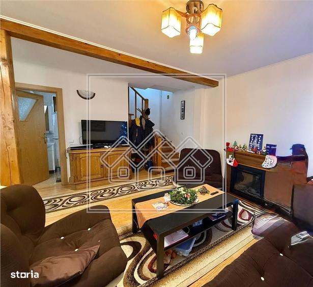 Casă cu 4 camere cu Teren 500 Mp în Sadu