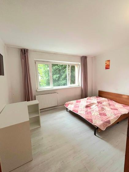 Apartament cu 3 camere decomandat în Prundu