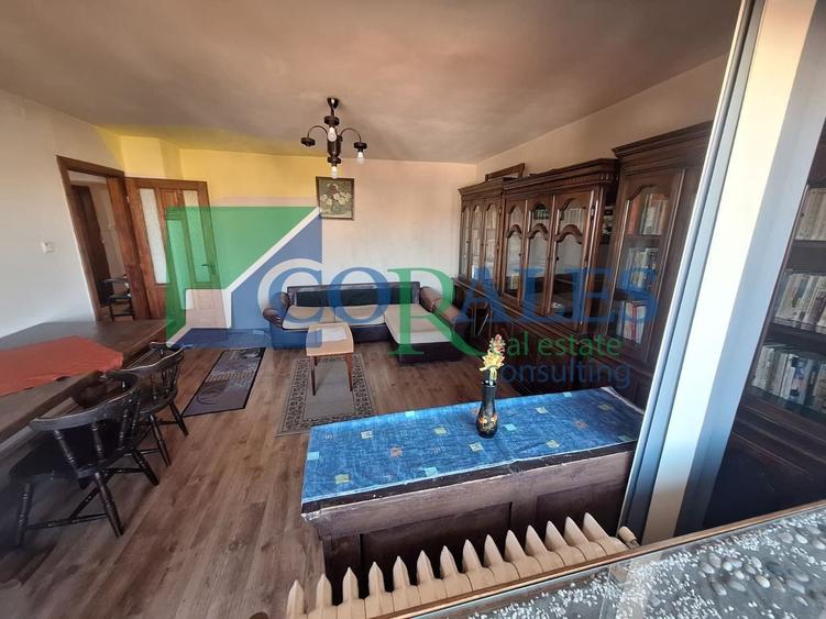 Apartament cu 3 camere decomandat, mobilat în Steaua