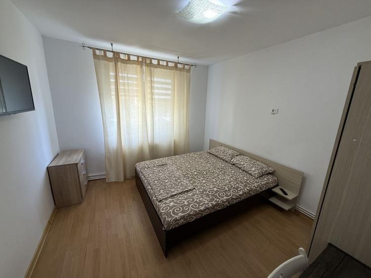 Apartament cu 4 camere semidecomandat în Tomis Nord