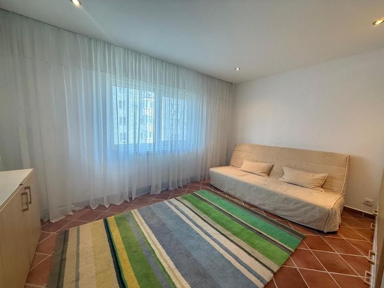 Apartament cu 2 camere decomandat, mobilat în Decebal