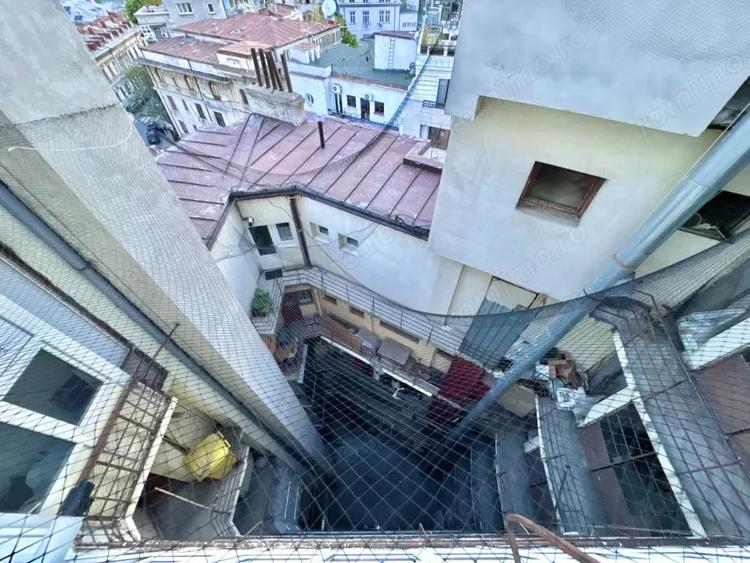Apartament cu 4 camere semidecomandat, mobilat în Romană