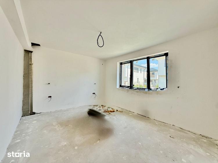 Casă cu 5 camere cu Teren 650 Mp în Odăi