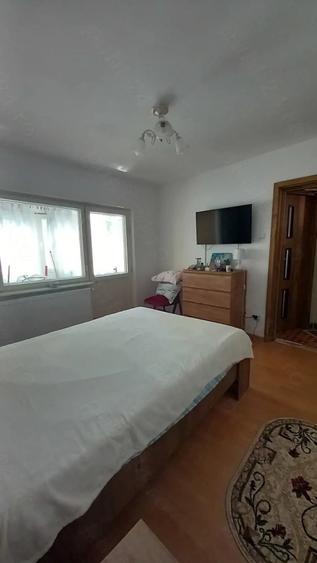 Apartament cu 3 camere decomandat în Casa de Cultură