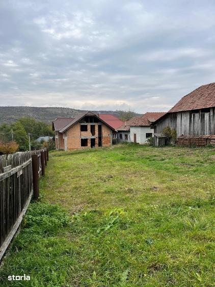 Casă cu 4 camere cu Teren 1800 Mp în Pănet
