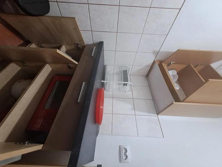 Garsoniera de inchiriat in oras Hunedoara, zona centrala , mobilata, utilata, 160 euro luna - 1