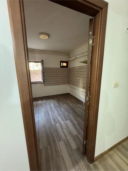 Apartament cu 3 camere decomandat în Girocului