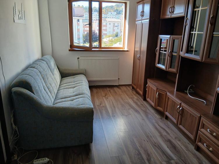 Inchiriez apartament cu o camera situat in bloc de apartamente. - 7