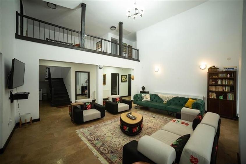 De vanzare 2 vile deosebite cu activitate hoteliera in zona turistica din jud. M - 5