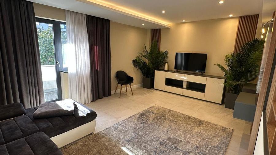 Apartament cu doua camere in zona Palazu Mare mobiliat /utilat nou - 2