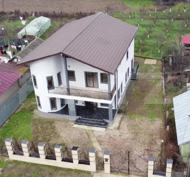 Lini?te, spa?iu ?i elegan?a casa superba langa Titu - 1