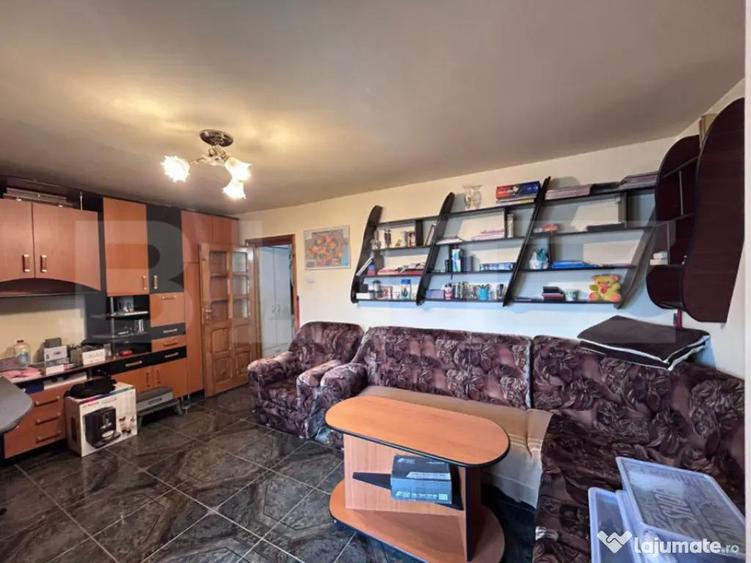 Apartament cu 2 camere, 55 mp, decomandat, zona Stefan cel M - 1