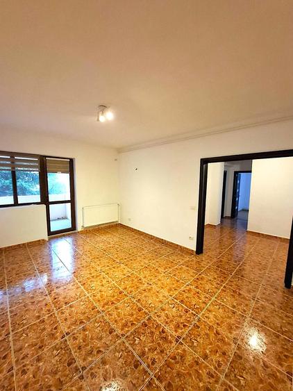 Apartament 3 Camere Ultracentral ,etaj 1 , garaj si boxa - 1