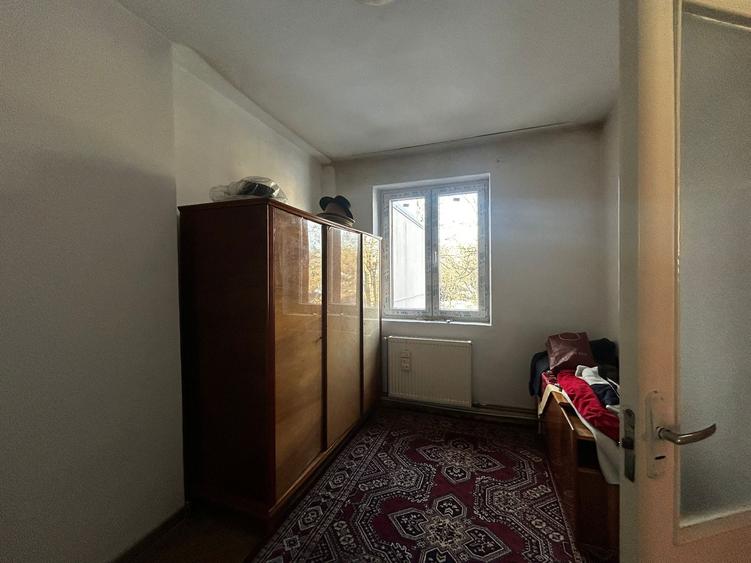 Casă individuală cu 3 camere cu Canalizare în Ultracentral