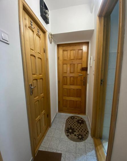 Garsoniera vis a vis de Hala Centrala, etaj 2 - 3