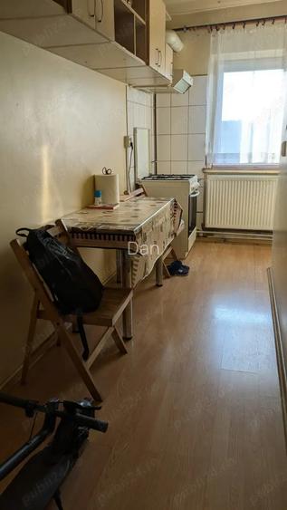 Particular inchiriez garsoniera decomandata Craiovita Noua Materna