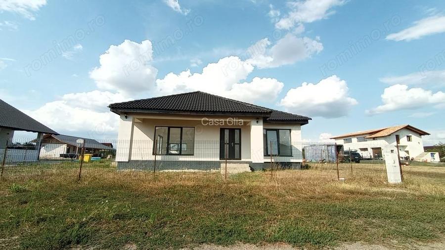 Casa noua spa?ioasa cu teren mare Casa noua spa?ioasa cu teren mare