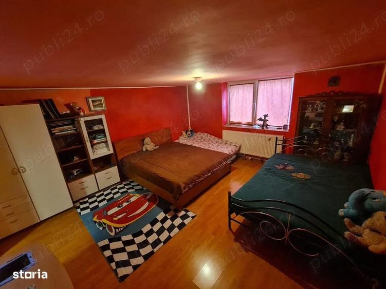 Casa cu teren mare. Casa se poate locui. Apa curenta, centrala termica curte mare plus livada. - 8