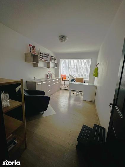 Apartament cu 3 camere ,et 1 zona Centrala - 4