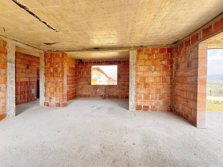 Casa pe un nivel, constructie la rosu situata in Grosi - 10