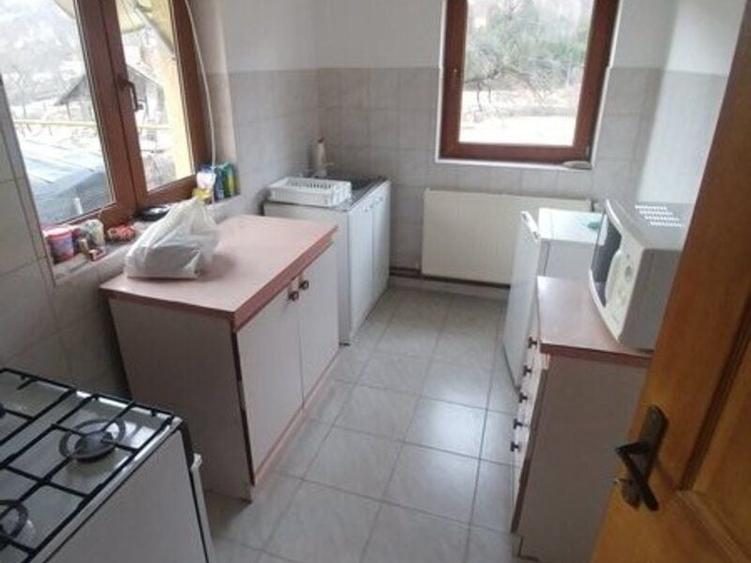 Comarnic vila  2010 P+1+pod,mobilata,utilata, teren 1811mp imprejmuit - 4