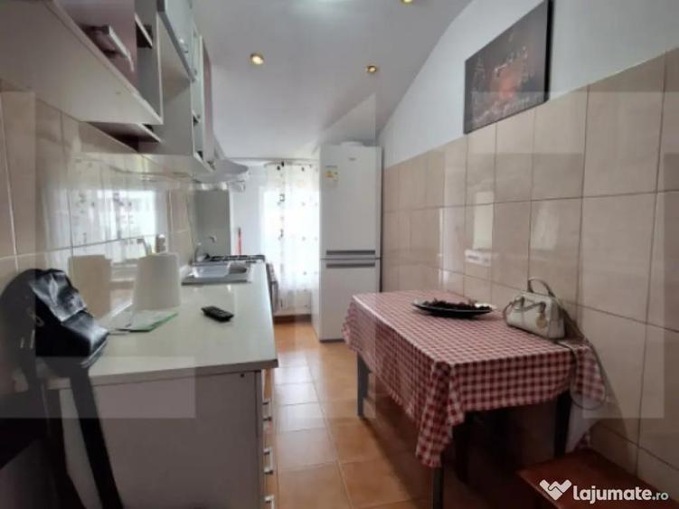 Apartament de vanzare, cu 2 camere decomandat, mobilat, zona - 4