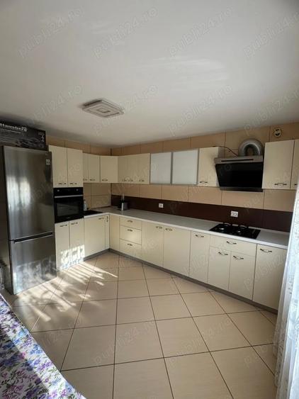 Casa de vanzare + 2 spa?ii comerciale func?ionale + foi?or acoperit - 3