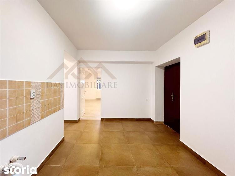 Apartament 3 camere, parter, cu loc de parcare si gradina, zona Piata - 2