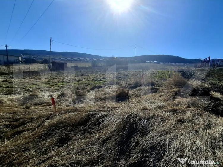 Teren construibil -556 mp situat in Chinteni in zona de ca - 8