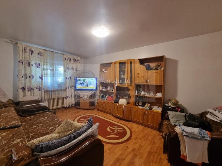 Apartament cu 4 camere, decomandat, in Alexandru Cel Bun ! Apartament cu 4 camere, decomandat, in Alexandru Cel Bun !