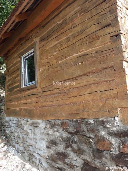 Vand casuta din lemn rustica cu 303 mp Vand casuta din lemn rustica cu 303 mp