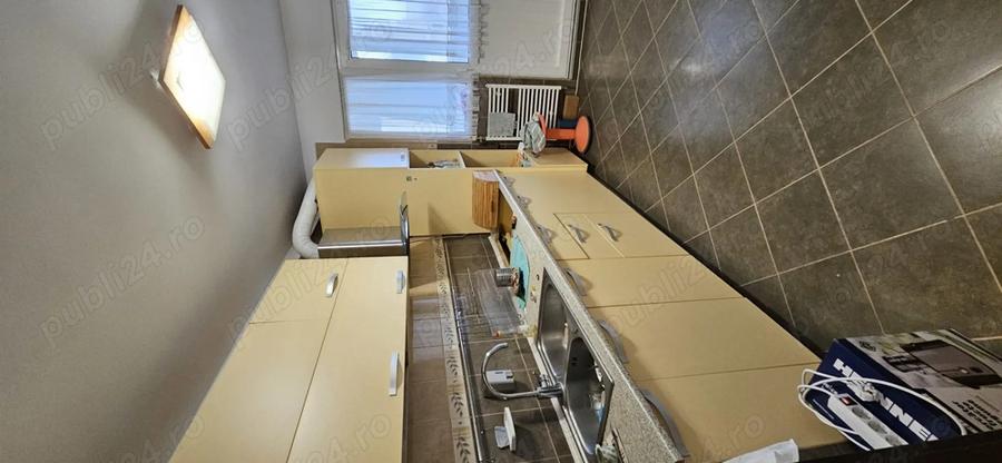 Ap 4 cam modificat in 3, Bl Basarabia, Stadionul Grand Arena, etaj 7 8 bloc 1982 - 21