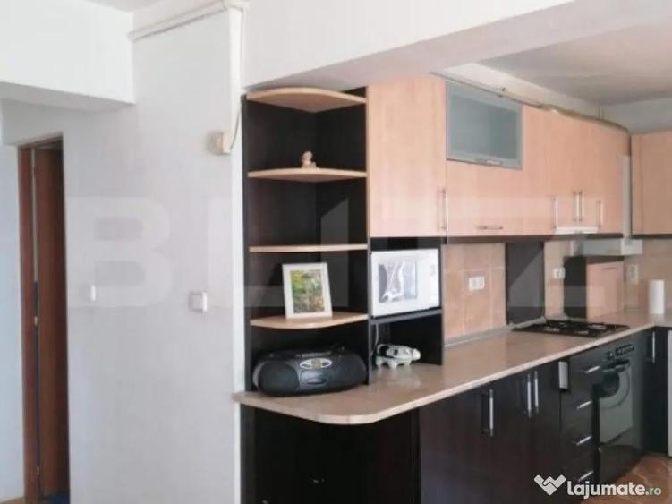 Apartament spatios de vanzare, 5 camere, 93 mp, zona Hotel D - 2