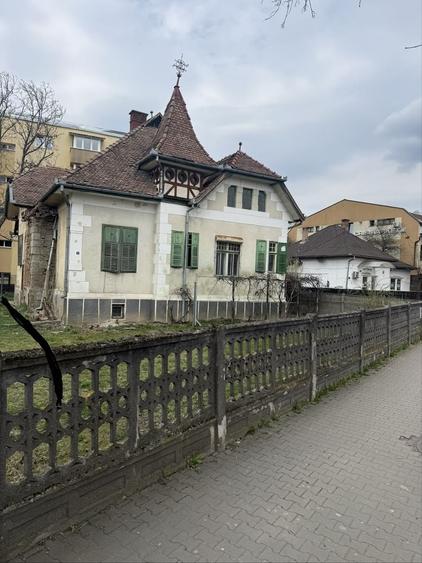 Casă cu 3 camere cu Teren 1000 Mp în Central