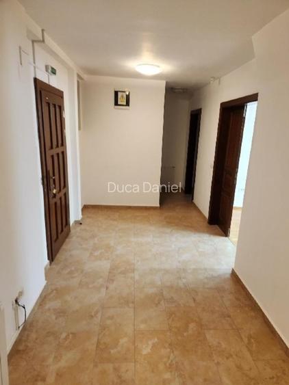 Închiriem birou 67 mp(et.1)-600€, 76 mp(mansarda inalta)- 450€ în zona centrala