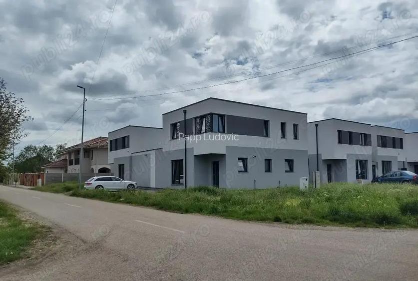 De vanzare unitate duplex, 127 mp utili, situat pe str. Bucuresti, colt cu str. Picaso