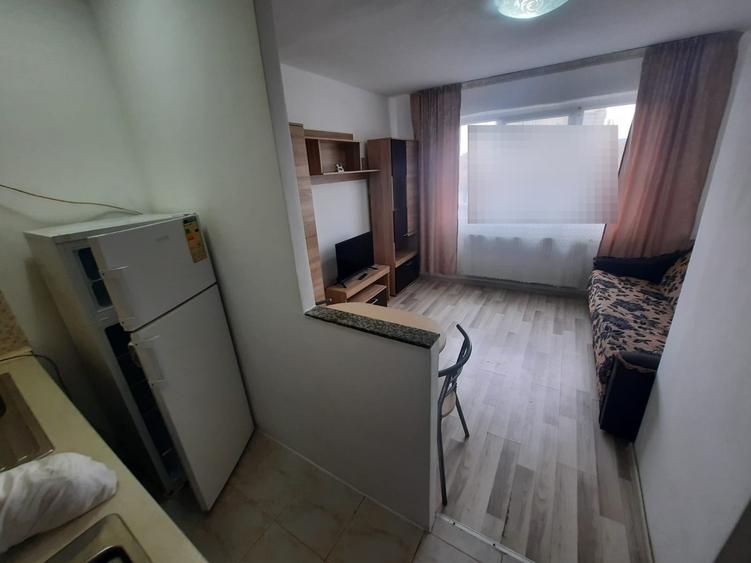 Garsoniera, etajul 2/4, zona Podu Ros - 1