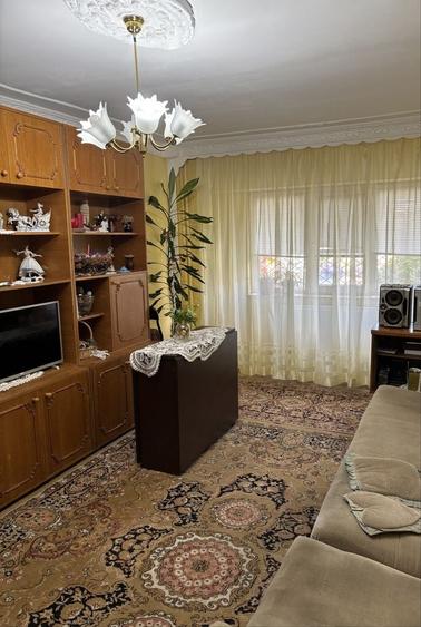 Apartament cu 3 camere decomandat în Năvodari Tabără
