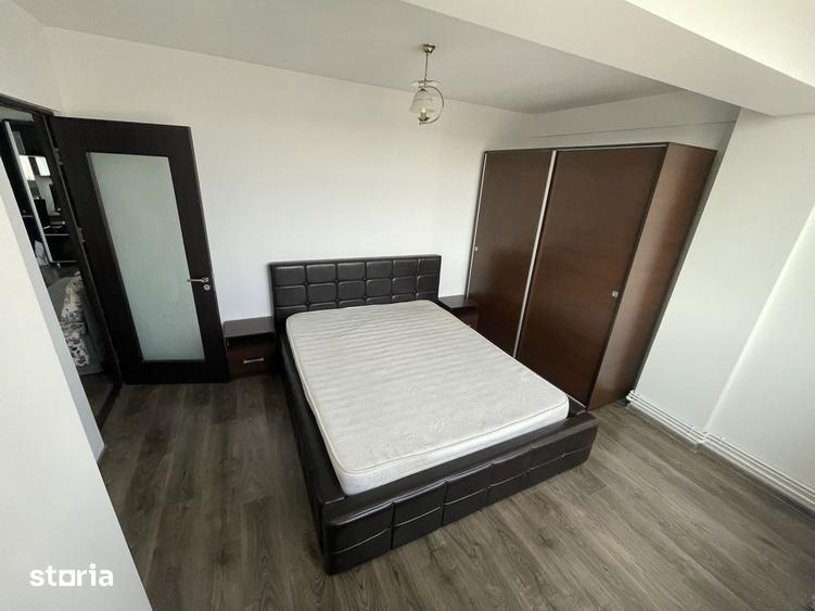 Apartament cu 3 camere în Craiovița Nouă
