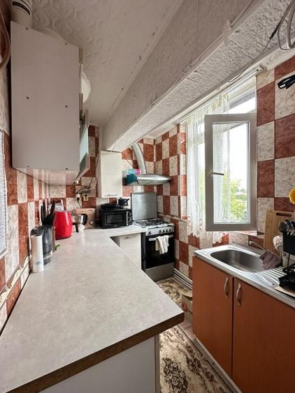 Apartament cu 3 camere decomandat, mobilat în Cornetu