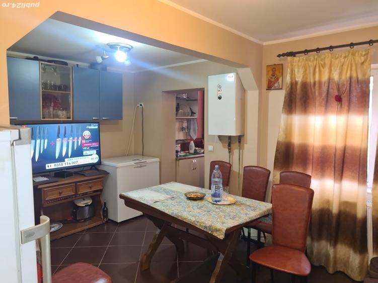 Apartament cu 4 camere în Târgu Bujor