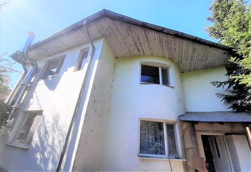 Casă individuală cu 6 camere cu Garaj în Sinești