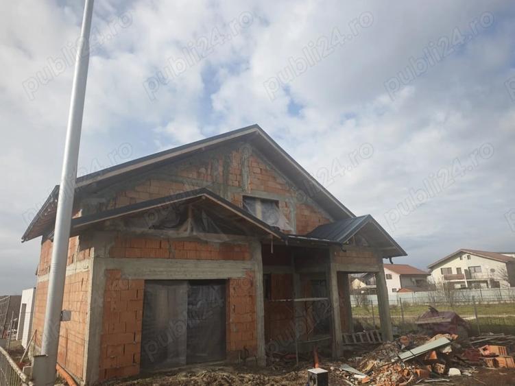 Casă cu 5 camere cu Teren 400 Mp în Central