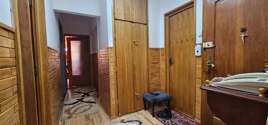 Apartament cu 3 camere decomandat, mobilat în Central