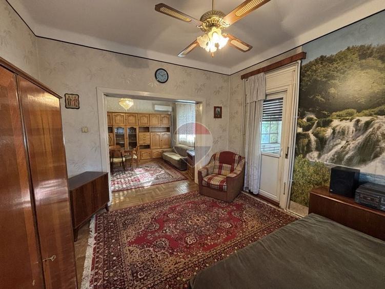 Apartament cu 4 camere decomandat, mobilat în Periferie
