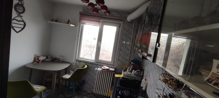Apartament cu 3 camere semidecomandat în Gorjului