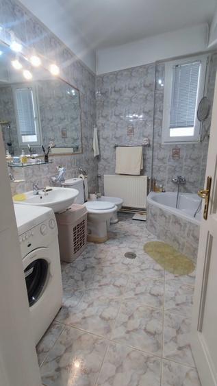 Apartament cu 3 camere semidecomandat în Rosetti