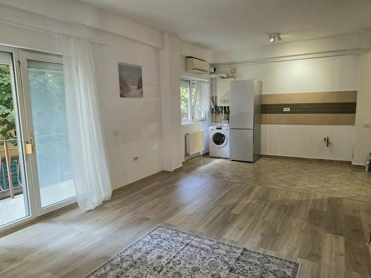 Apartament cu 2 camere decomandat în Roșu