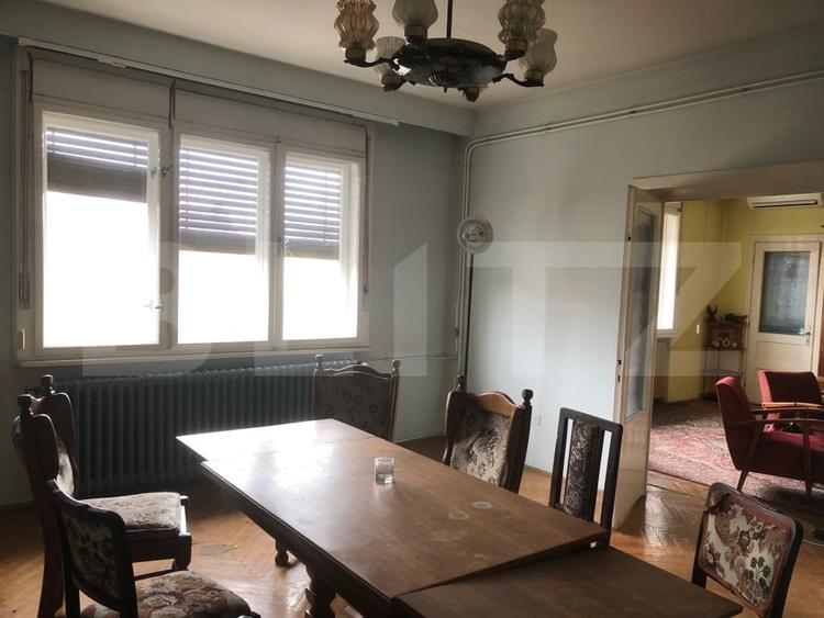Apartament cu 4 camere decomandat, mobilat în Central